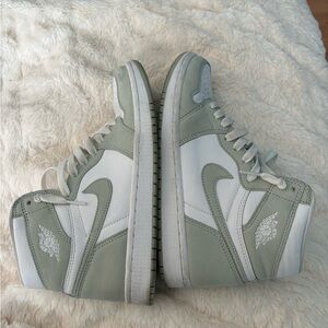Seafoam green Nike Jordan highs-size 8 W